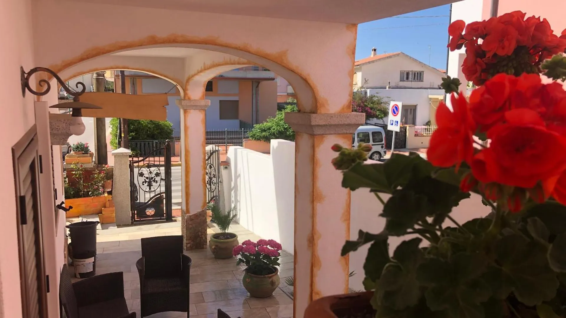 Arena Bianca Bed and Breakfast La Caletta 0*,  Italia